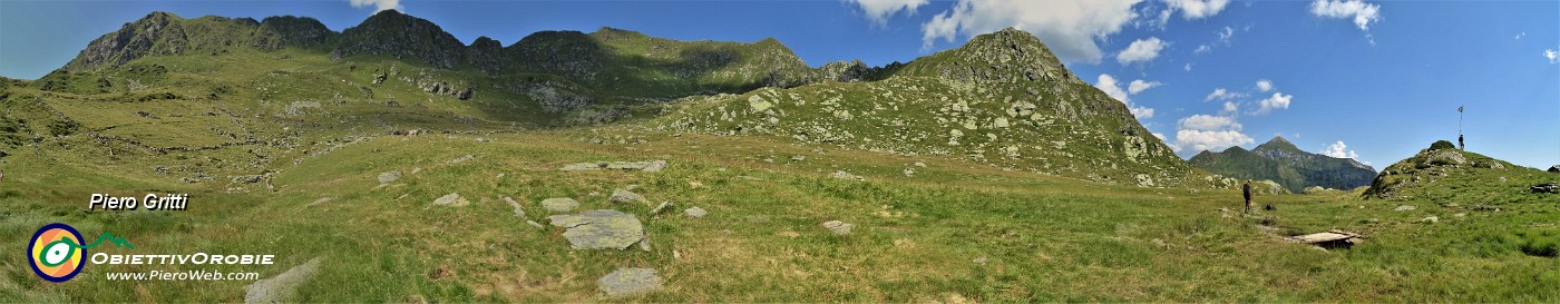 85 Dal Rif. Balicco bella vista panoramica  verso la Bocchetta di Budria salita e i monti circostanti.jpg